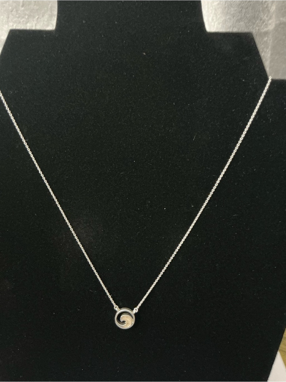 Dune 925 Sterling Silver Spiral Round Pendant Charm Necklace Cable Chain